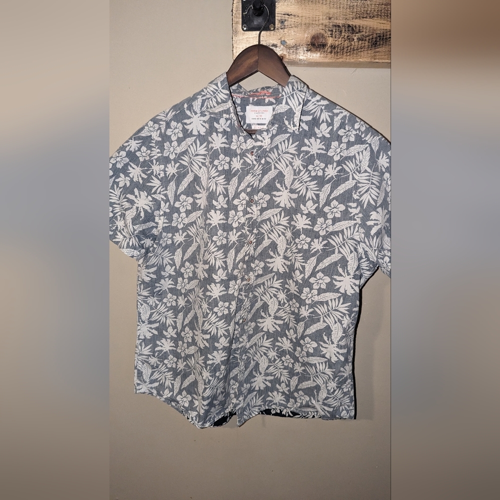 Short sleeve button down shirt
